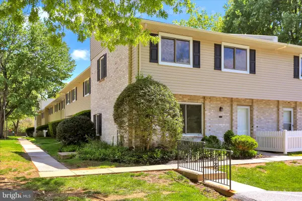 301 Village Walk #301, EXTON, PA 19341