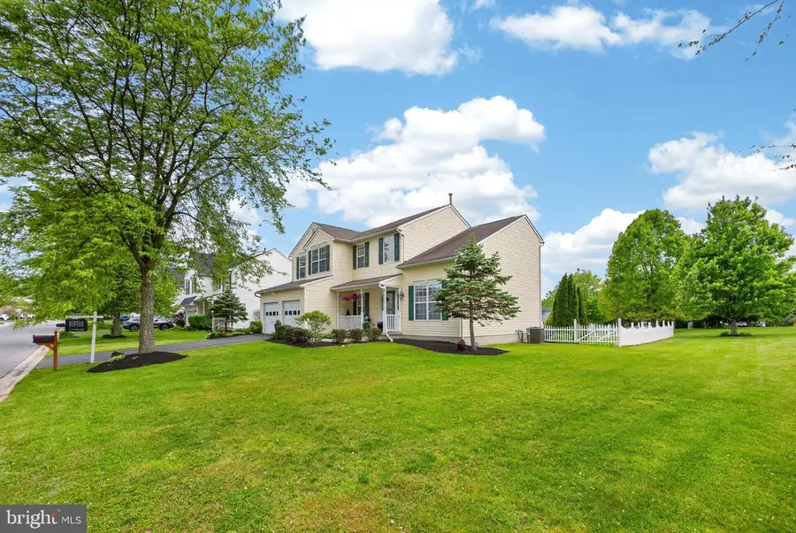 25 N Danbury Cir, Coatesville, PA 19320 - #2
