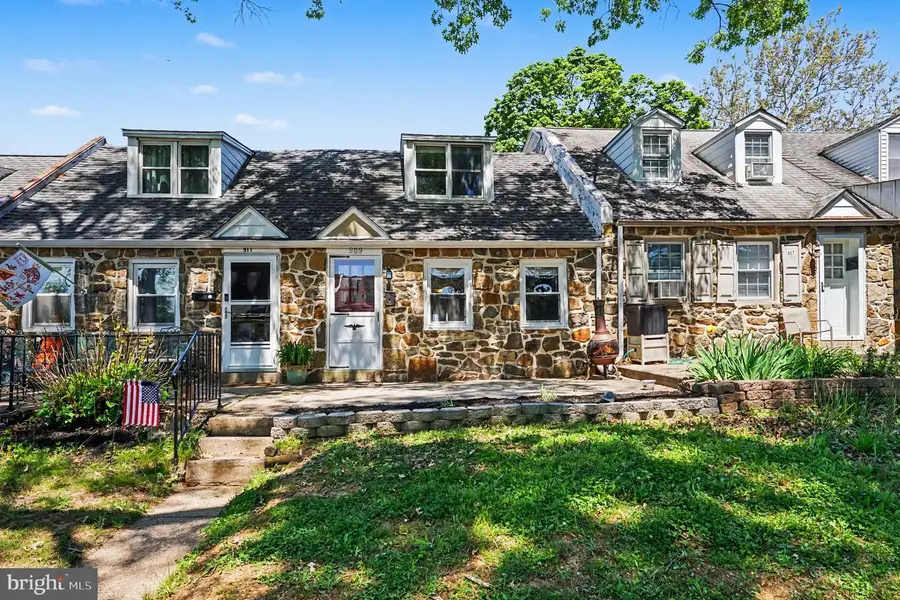 909 Woodlawn Ave, Phoenixville, PA 19460 - #2