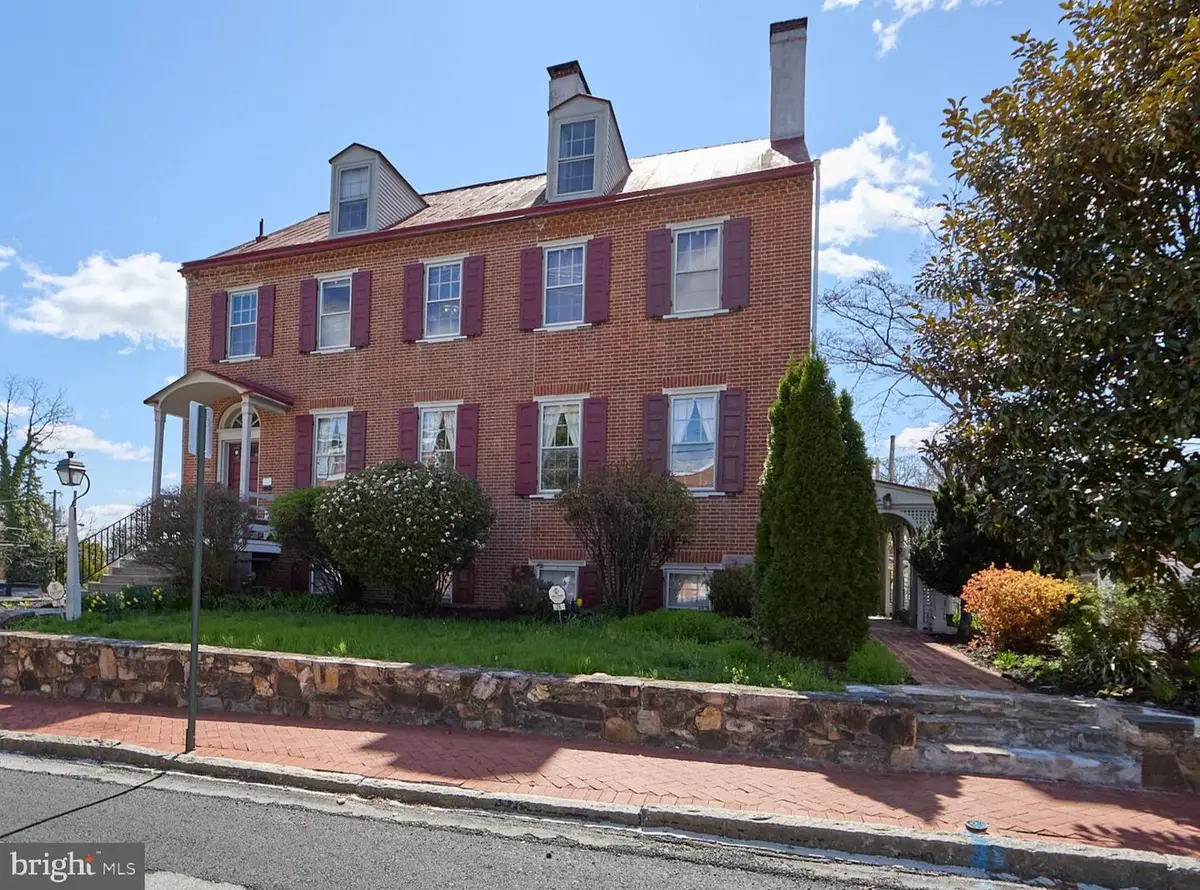 26 W Union St, West Chester, PA 19382 - #1
