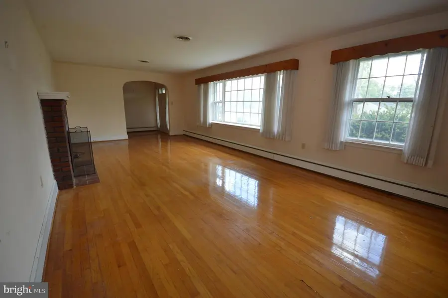 15 E Locust St, Oxford, PA 19363 - #3