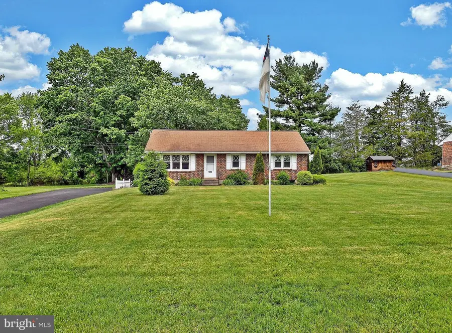 1233 Miller Rd, Pottstown, PA 19465 - #3