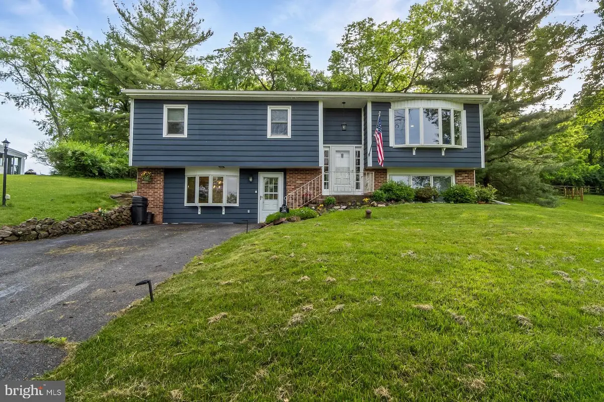 816 Spring City Rd, Phoenixville, PA 19460 - #1