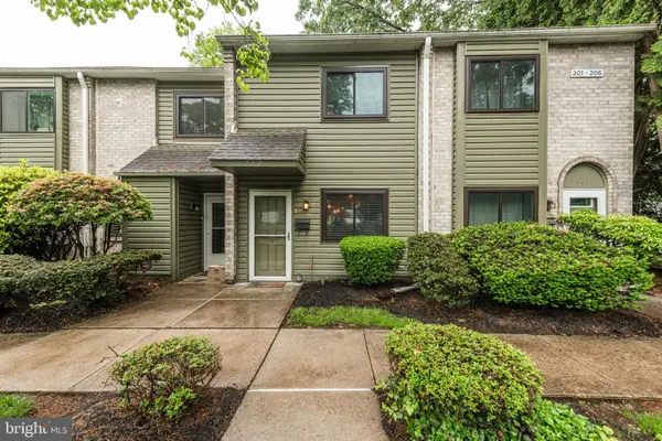 202 Valley Dr #202, WEST CHESTER, PA 19382