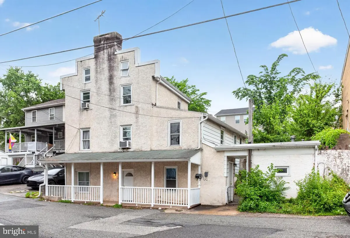 31 Emmett St, Phoenixville, PA 19460 - #1