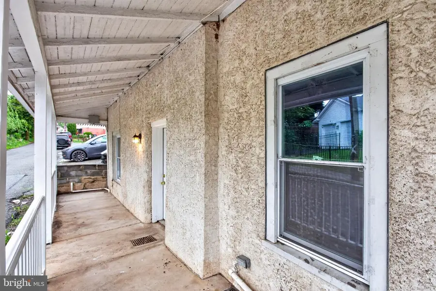 31 Emmett St, Phoenixville, PA 19460 - #2