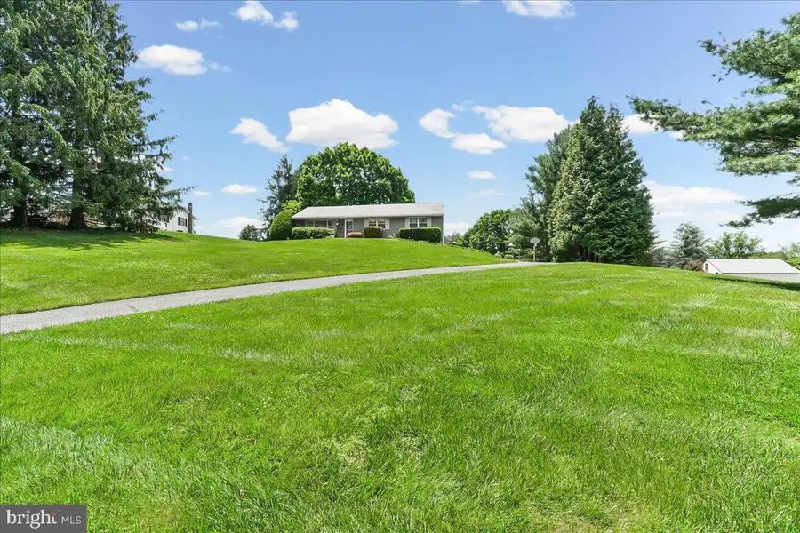 207 W Woodview Rd, West Grove, PA 19390 - #2