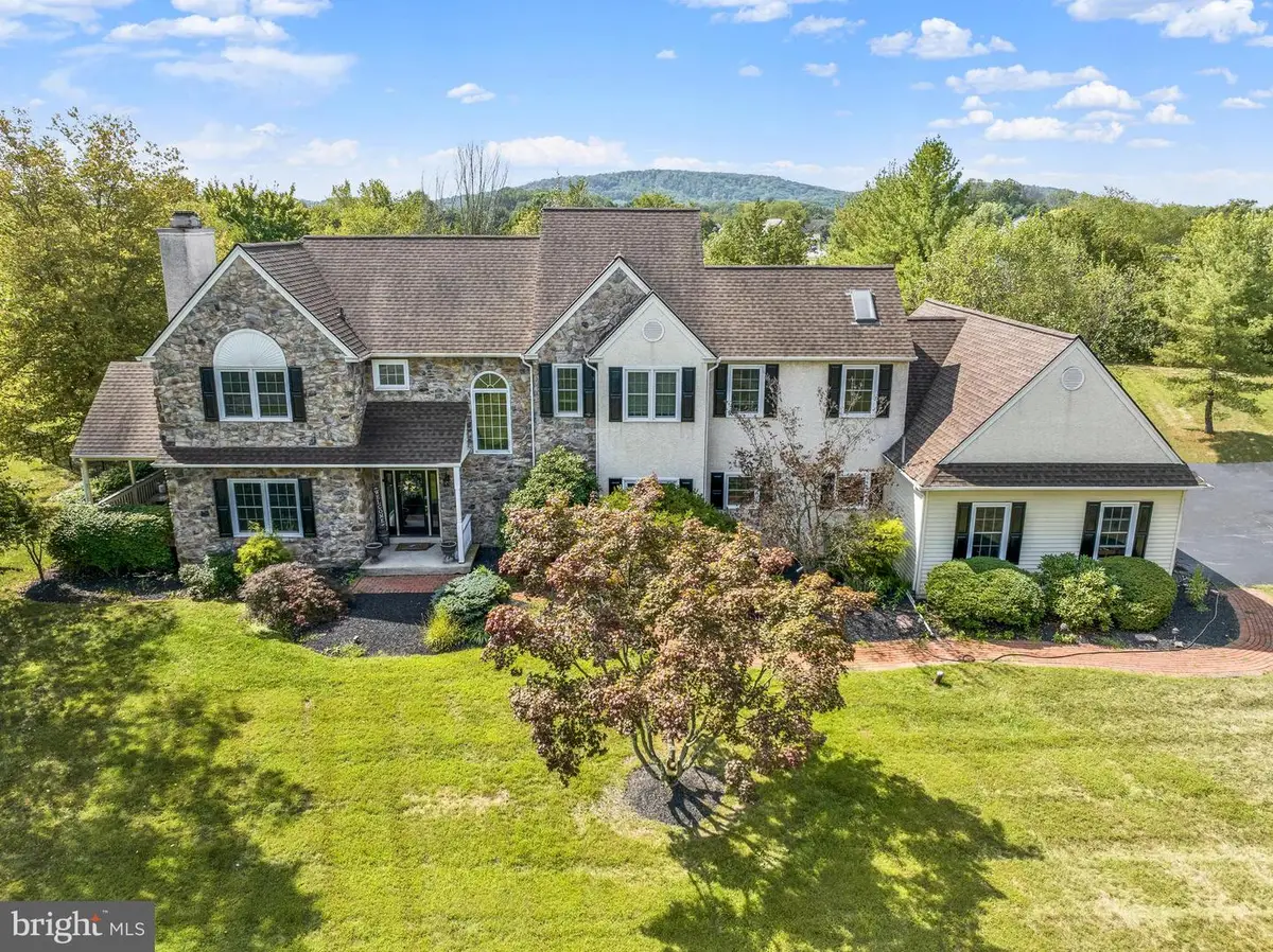 132 Barton Dr, Spring City, PA 19475 - #1