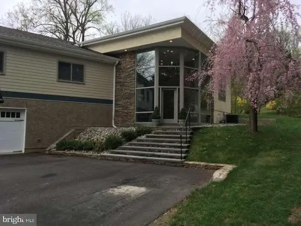 215 Oakwood Ln, PHOENIXVILLE, PA 19460