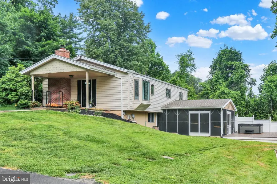 851 Cadmus Rd, Pottstown, PA 19465 - #2