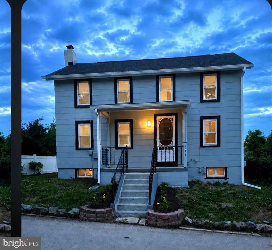 1007 Livingston Ave, Phoenixville, PA 19460 - #2