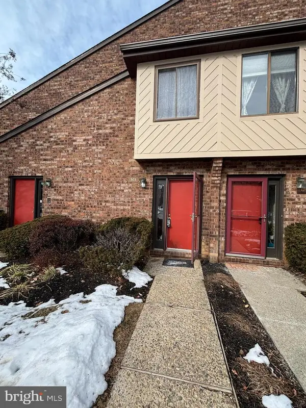 303 Mountainview Dr #303, CHESTERBROOK, PA 19087