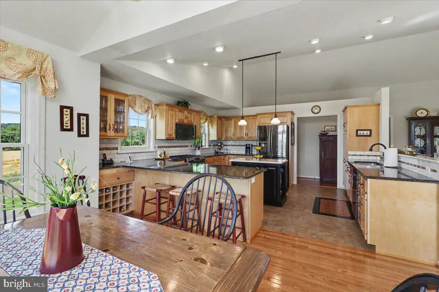 243 S Pine St, Elverson, PA 19520 - #2