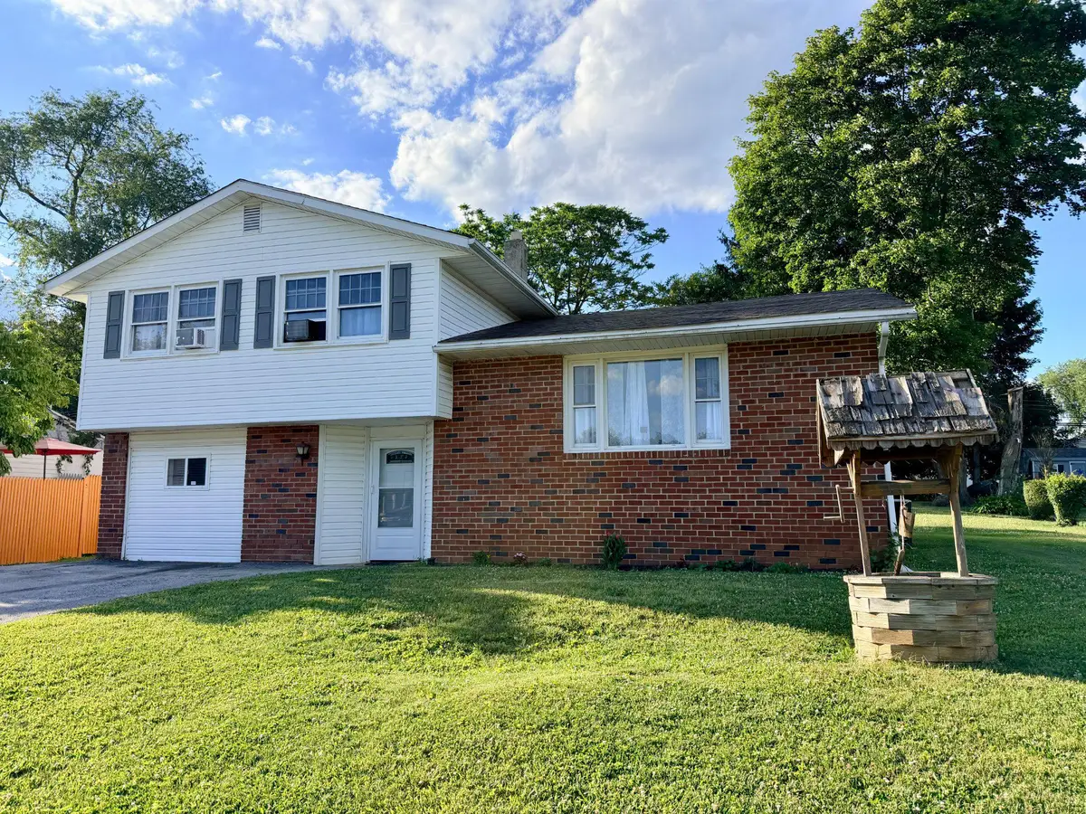 929 W Chestnut St, Coatesville, PA 19320 - #1