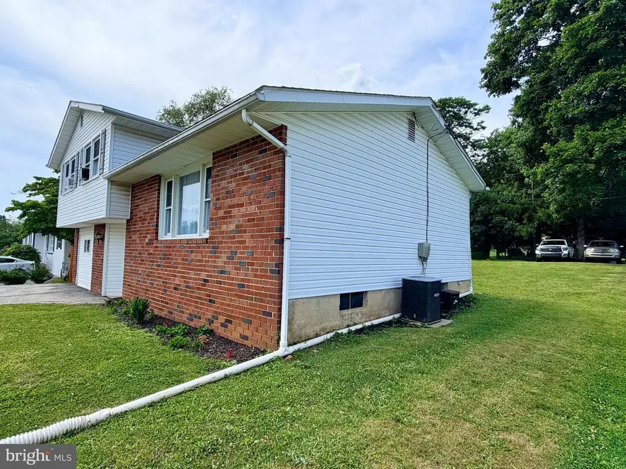 929 W Chestnut St, Coatesville, PA 19320 - #2