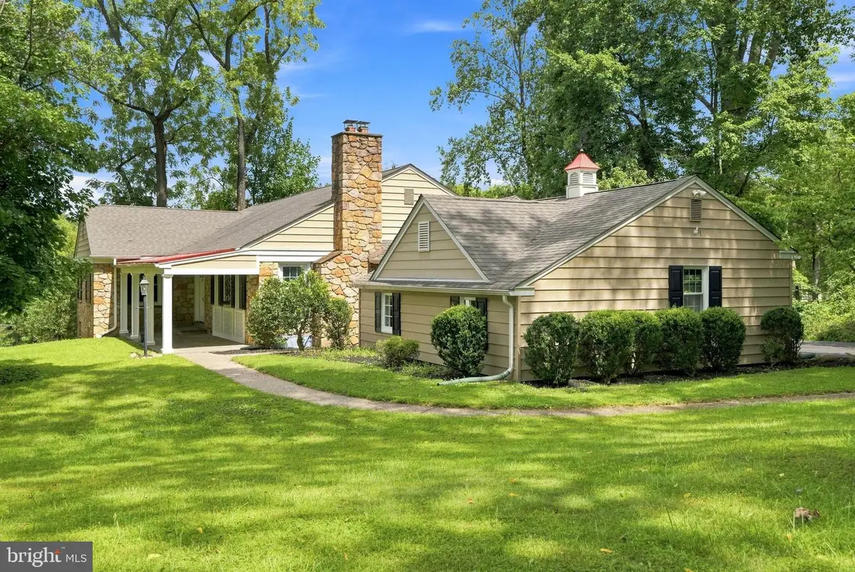 905 Newtown Rd, Devon, PA 19333 - #1