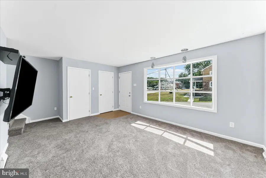 411 Glass St, Spring City, PA 19475 - #3