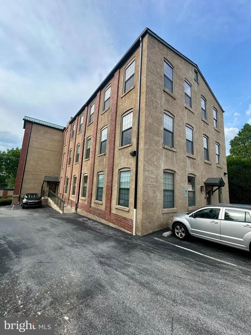 541 Washington Ave #202, Phoenixville, PA 19460 - #2