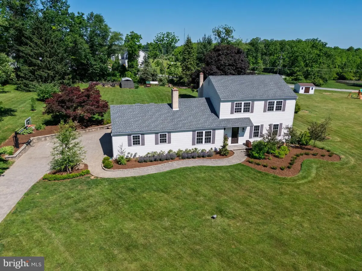 7 Carriage Dr, Downingtown, PA 19335 - #1