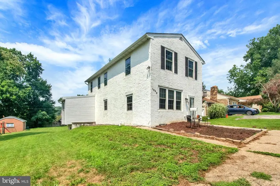 1305 Stirling St, Coatesville, PA 19320 - #3