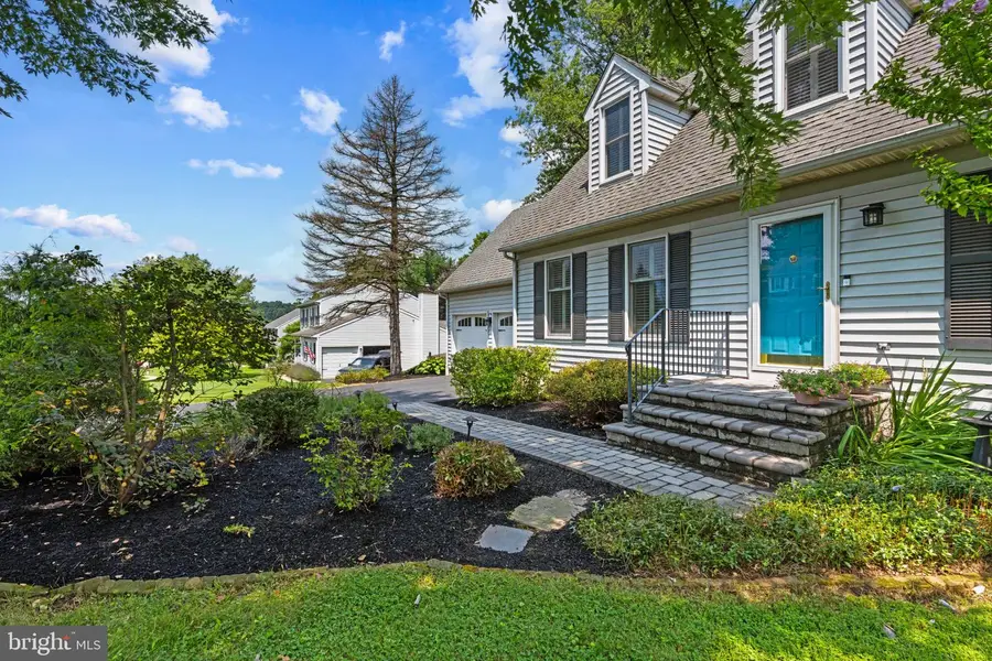 104 Columbine Dr, West Grove, PA 19390 - #2