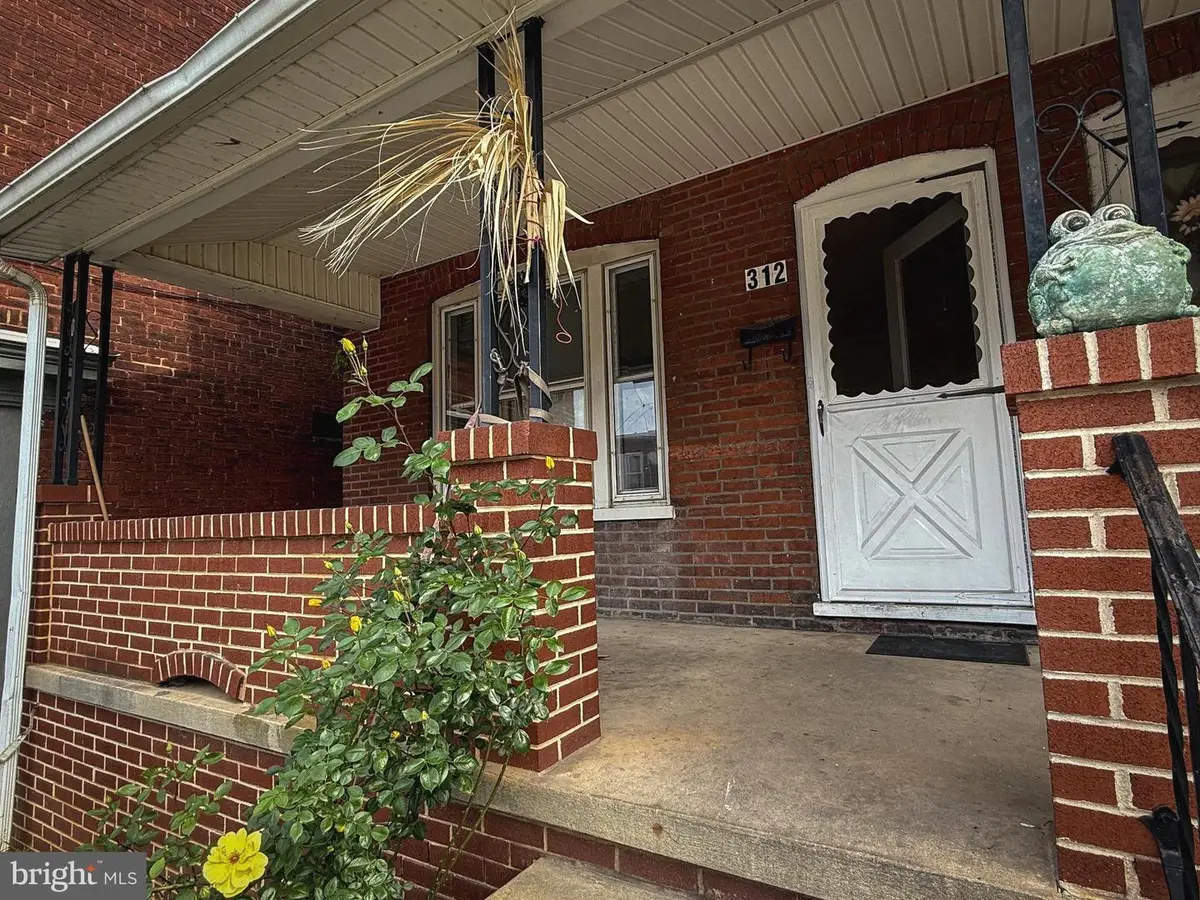 312 Charles St, Coatesville, PA 19320 - #1