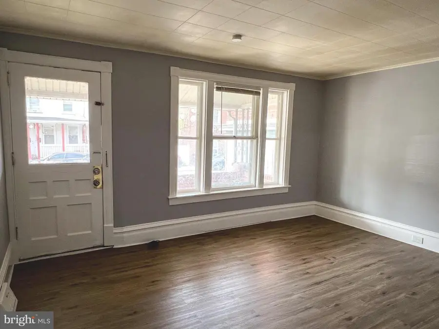 312 Charles St, Coatesville, PA 19320 - #2