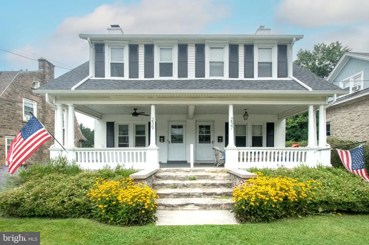 239/237 W Evergreen Ave, West Grove, PA 19390 - #1