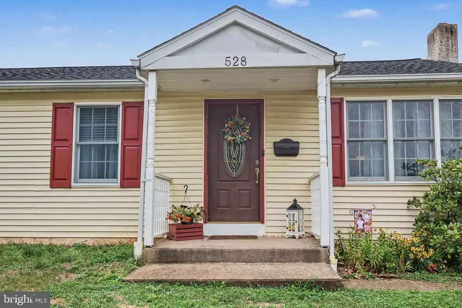 528 Chester Ave, Phoenixville, PA 19460 - #2
