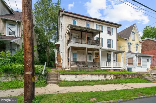233 Bridge St, SPRING CITY, PA 19475