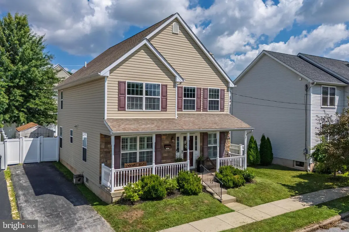 521 Rhoades St, Phoenixville, PA 19460 - #1