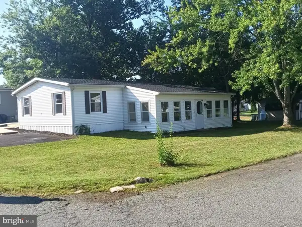 18 Oak Dr, SPRING CITY, PA 19475