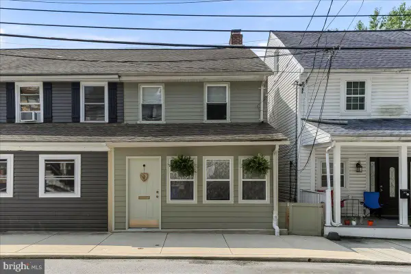 332 Main St, PARKESBURG, PA 19365