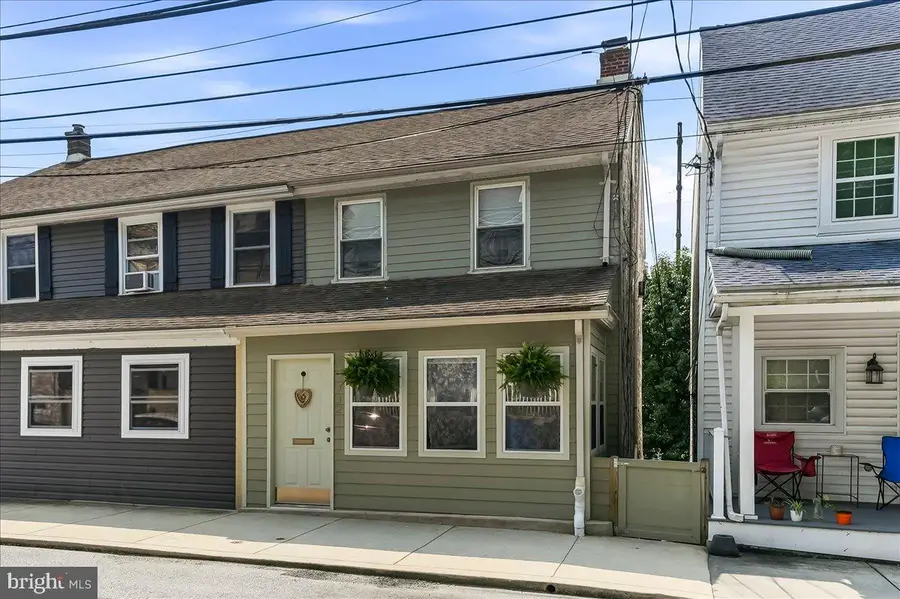 329 Front St, Parkesburg, PA 19365 - #3