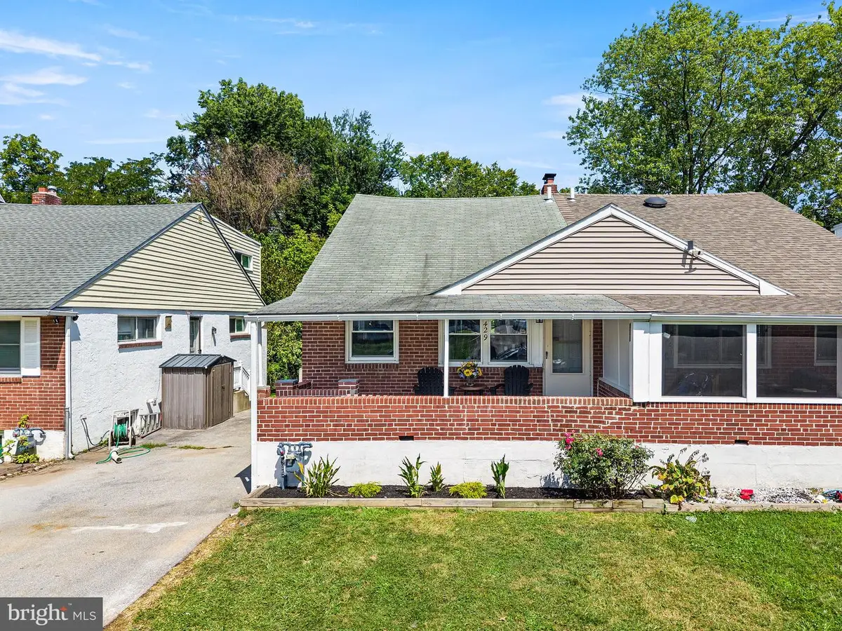 429 Garfield Ave, Downingtown, PA 19335 - #1