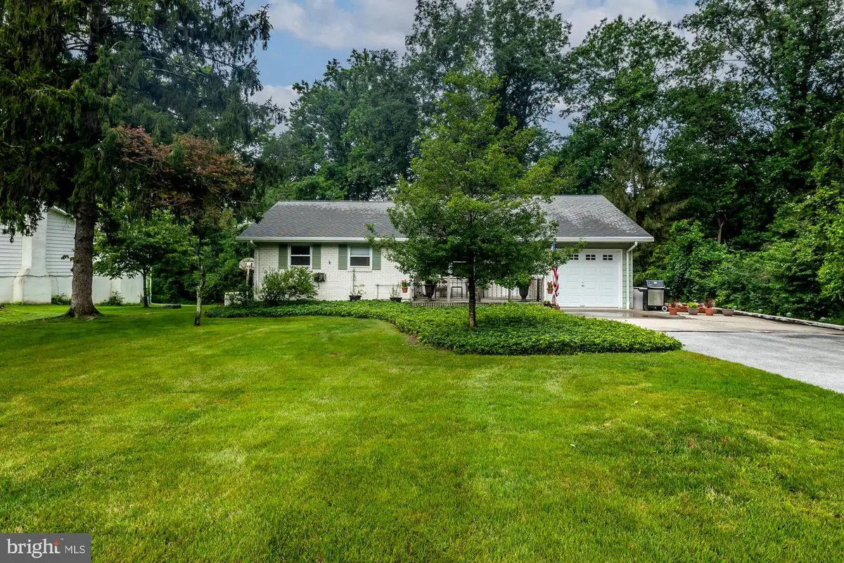 102 Garnet Ln, Coatesville, PA 19320 - #1