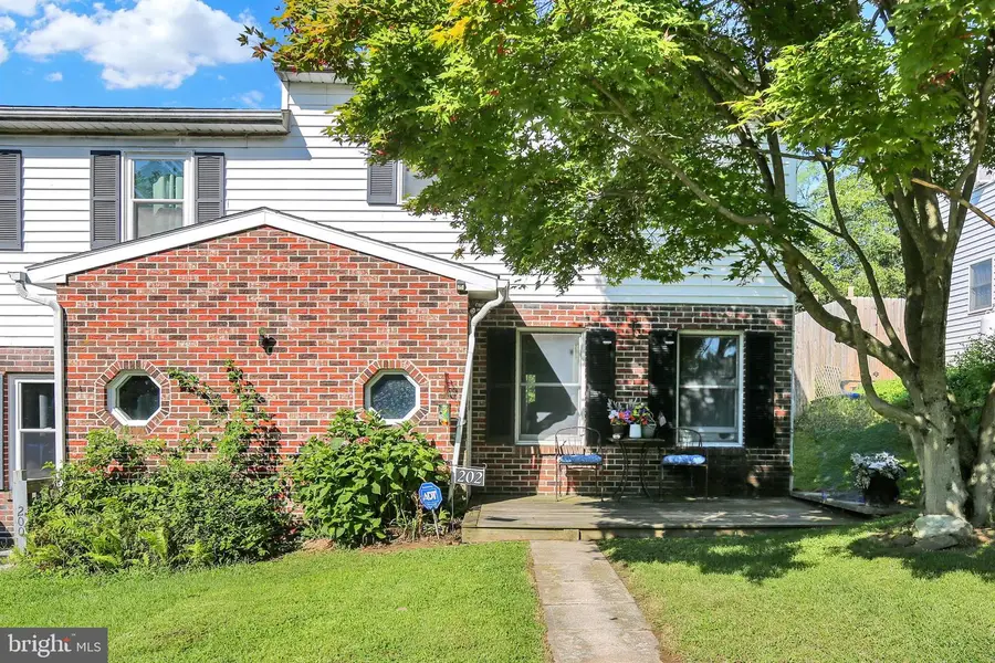 202 Green St, Parkesburg, PA 19365 - #3