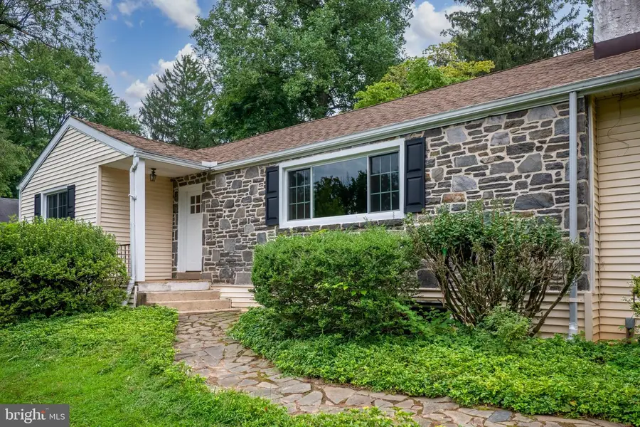 4 Carol Ln, Berwyn, PA 19312 - #2