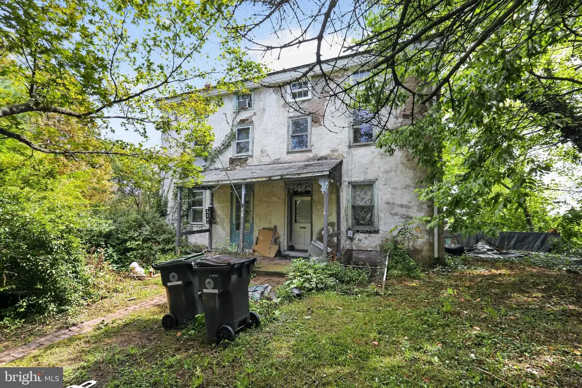 210-212 Heckle St, Phoenixville, PA 19460 - #1