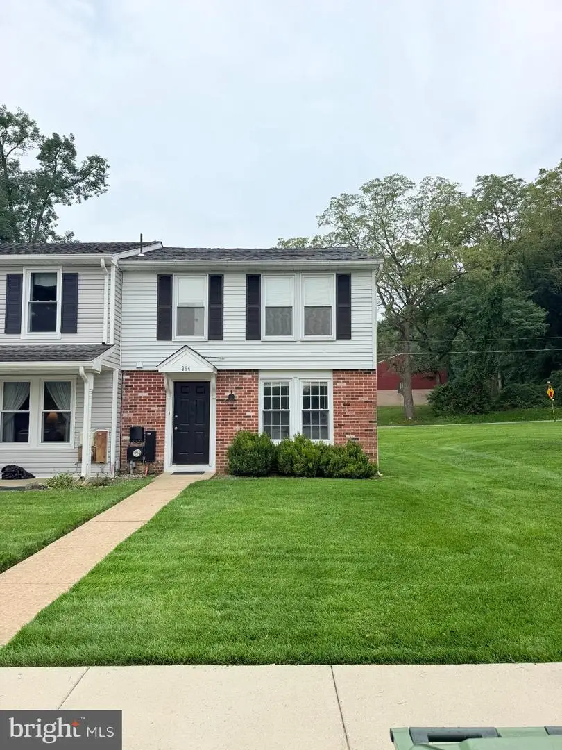 354 Barclay St, Coatesville, PA 19320 - #1