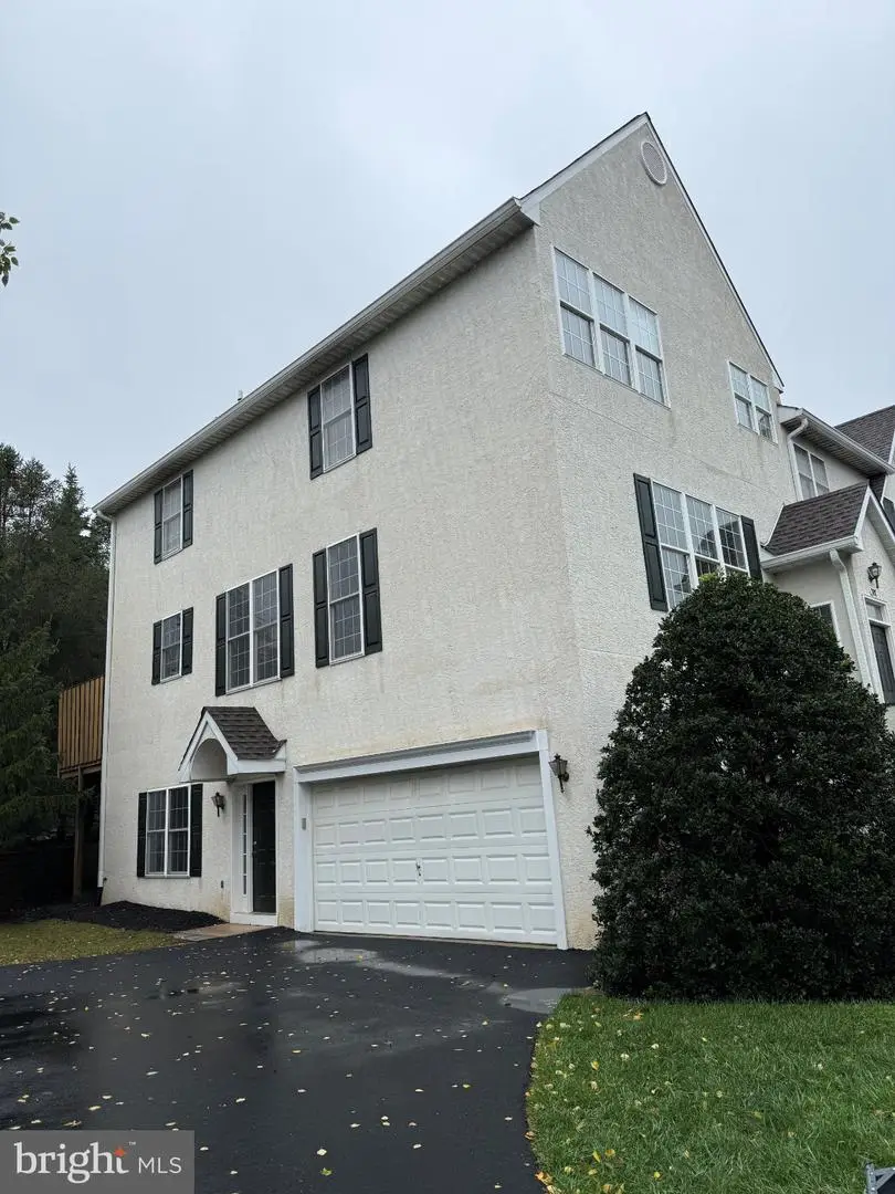 701 Whispering Brooke Dr, Newtown Square, PA 19073 - #1