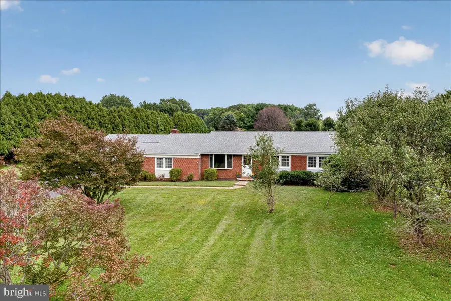 805 Ellis Woods Rd, Pottstown, PA 19465 - #2