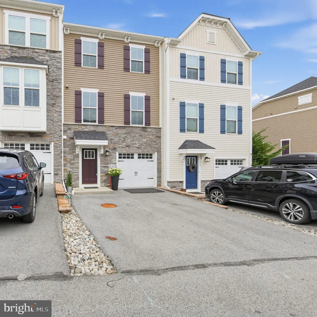 221 Sugar Maple Sq, Downingtown, PA 19335 - #1