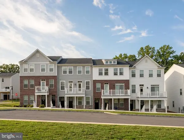 8 Zinc Ln, PHOENIXVILLE, PA 19460