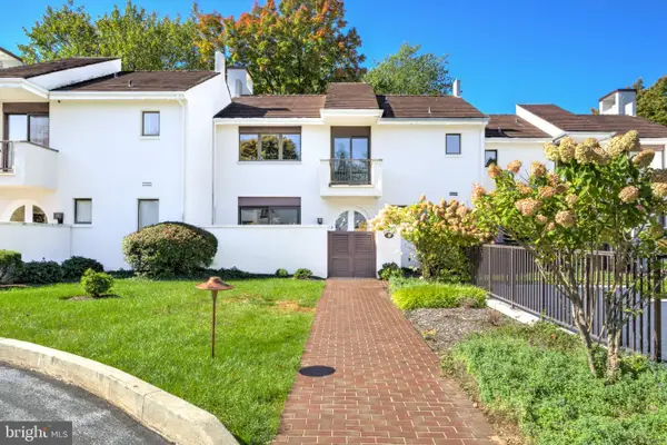 9 Avignon #9, DEVON, PA 19333