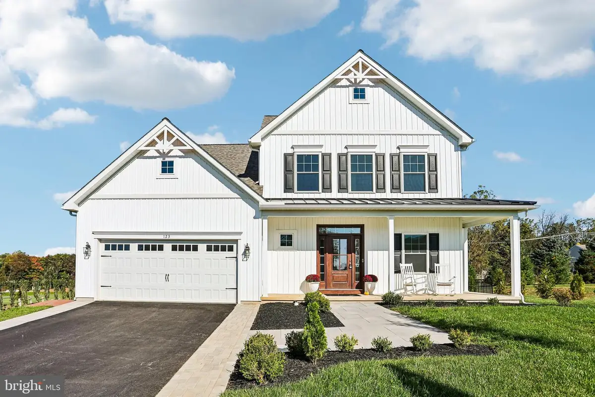 123 Evergreen Dr, Oxford, PA 19363 - #1