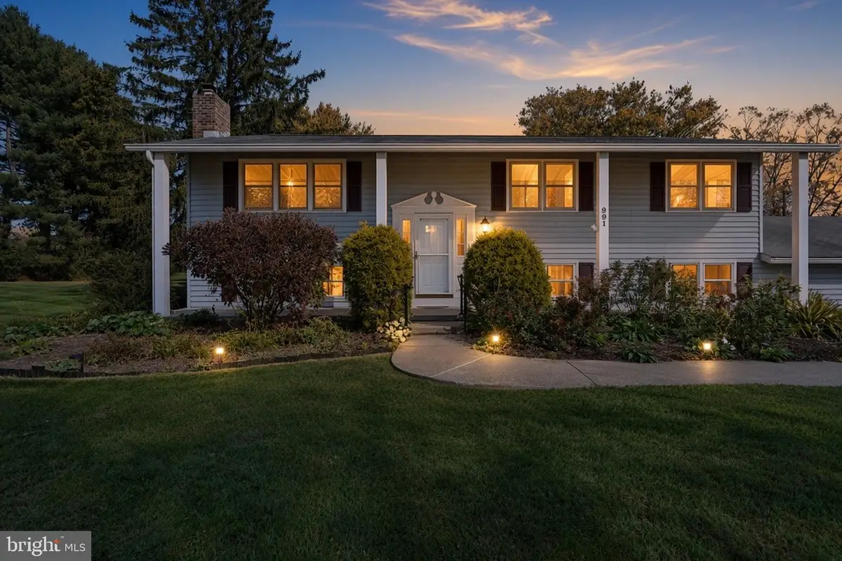 991 Spring City Rd, Phoenixville, PA 19460 - #1