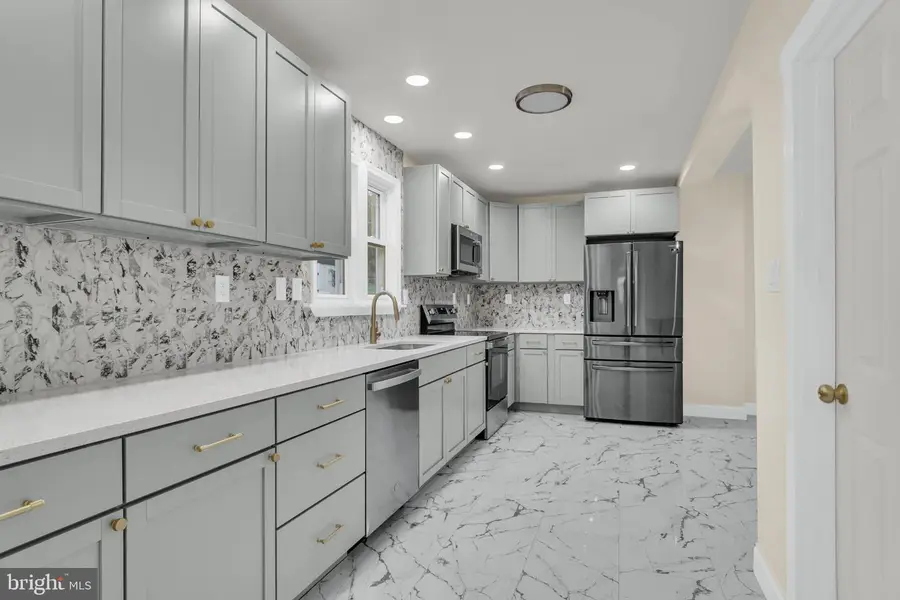 132 E Arch St, Elizabethville, PA 17023 - Image #2