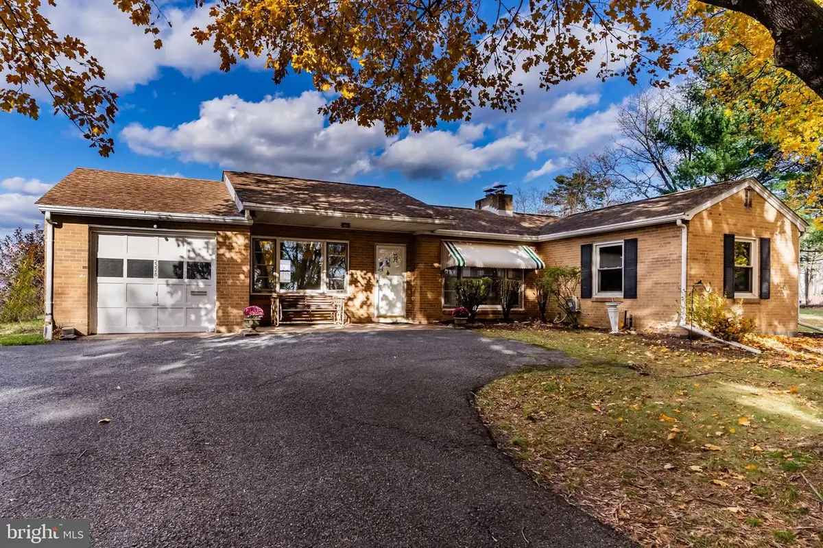 2228 Goose Valley Rd, Harrisburg, PA 17110 - Image #1