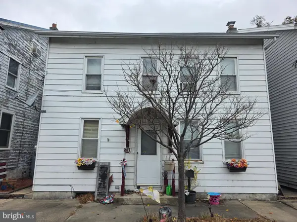 257 Moore St, MILLERSBURG, PA 17061